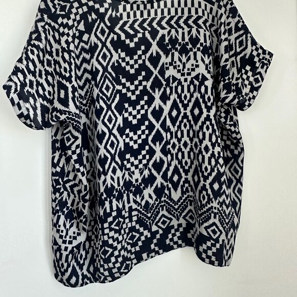 Tutu & Lilli Navy Geometric Print Blouse Lightweight Kimono Top - Picture 6 of 7